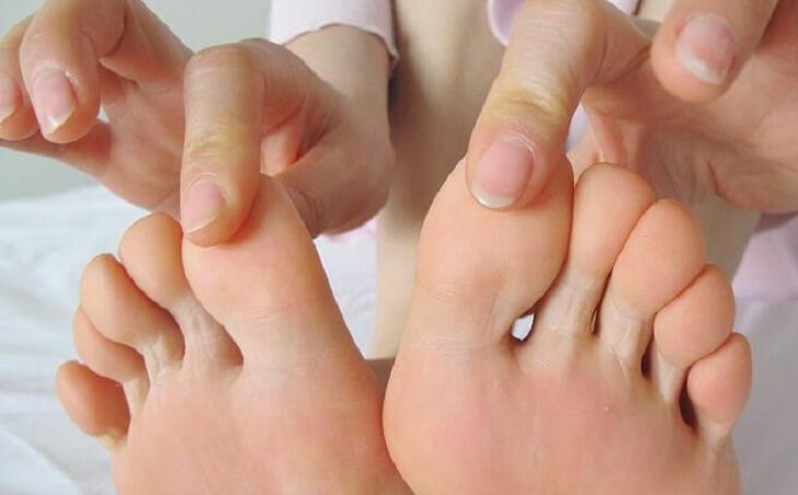 Ngâm chân nước nóng là một trong những phương pháp khử mùi hôi chân hiệu quả