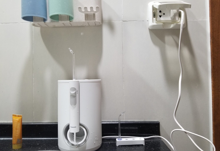 Dây điện đủ dài để kết nối máy tắm nước với ổ cắm 