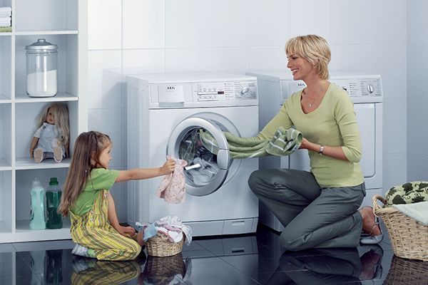 Máy giặt lồng ngang cần diện tích to hơn để đặt máy, thích hợp với gia đình có diện tích rộng