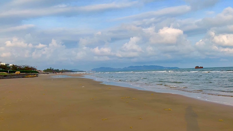 Bãi tắm Long Cung được coi là một trong những bãi biển sạch sẽ nhất của Vũng Tàu